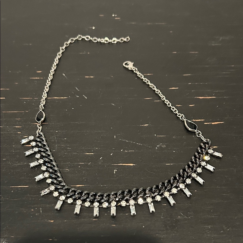 Elegant Silver and Black Chain Choker - Picture 2 of 12